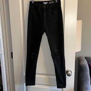 Levi’s black Ultra high-rise ankle jeggings